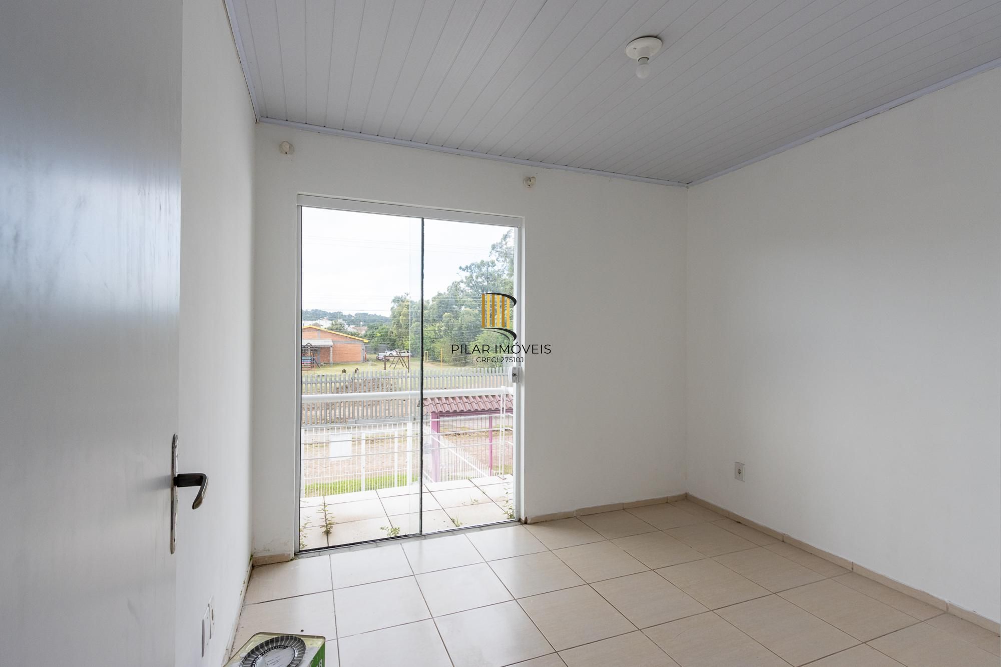 Casa (sobrado), 2 dormitórios, pátio - Bairro Hípica