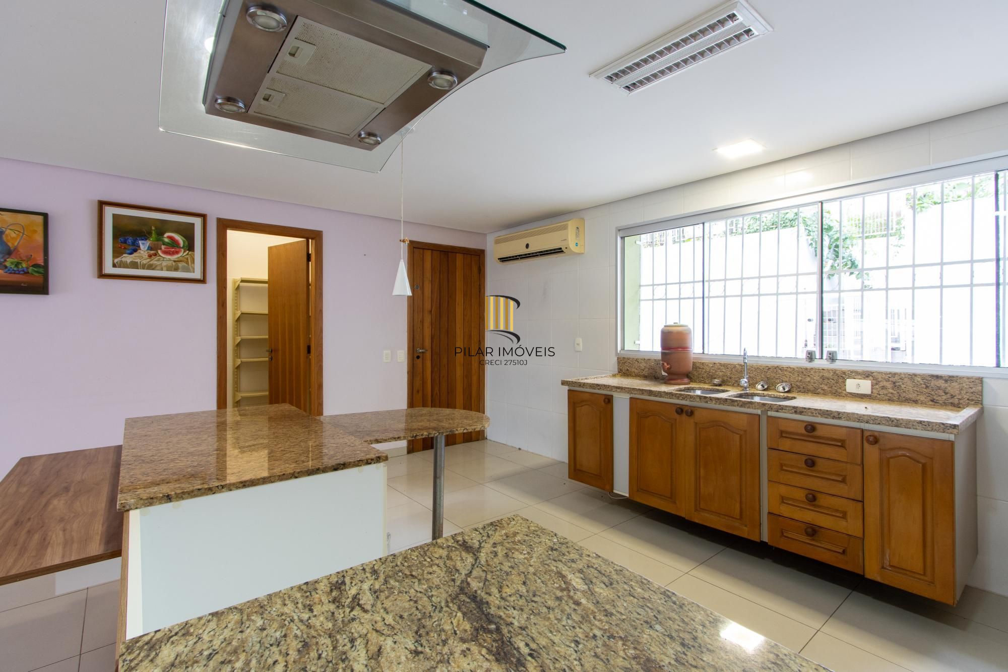 Casa para Venda - 470m², 3 dormitórios, sendo 1 suites, 6 vagas - Nonoai