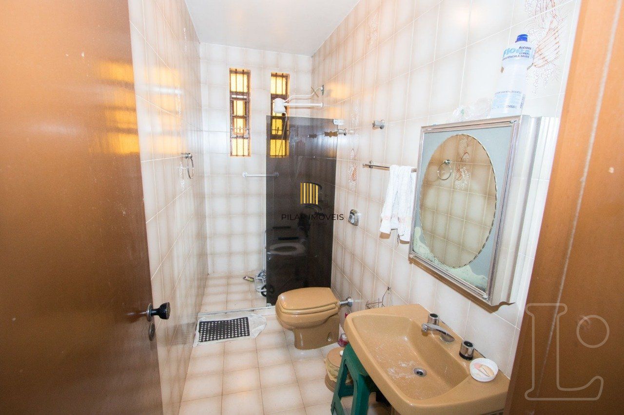 Casa para Venda - 150m², 4 dormitórios, sendo 1 suites, 5 vagas - Teresópolis