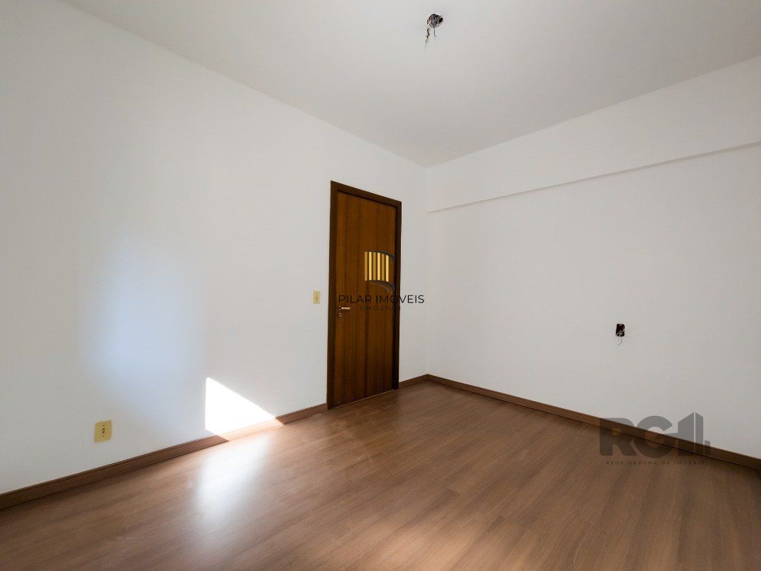 Cobertura com 222m² privativos, 3 quartos, 1 suite, lareira, piscina, 2 vagas no Bairro Rio Branco