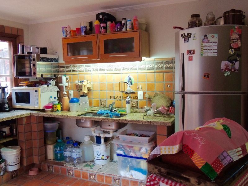 Casa para Venda com 3 dormitórios, sendo 2 suites e 3 vagas no bairro Belém Novo
