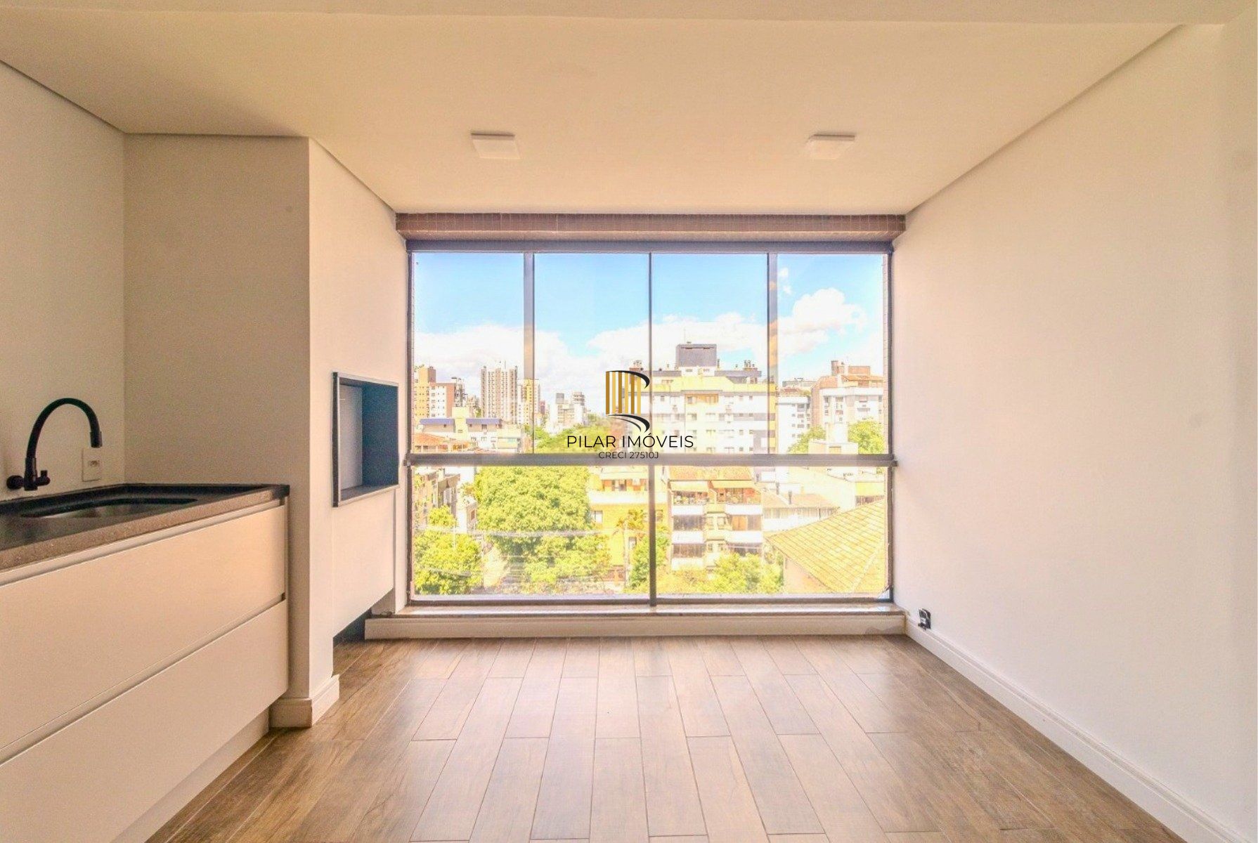 Apartamento com 114.02m², 3 dorm, Petrópolis com lareira e churrasqueira