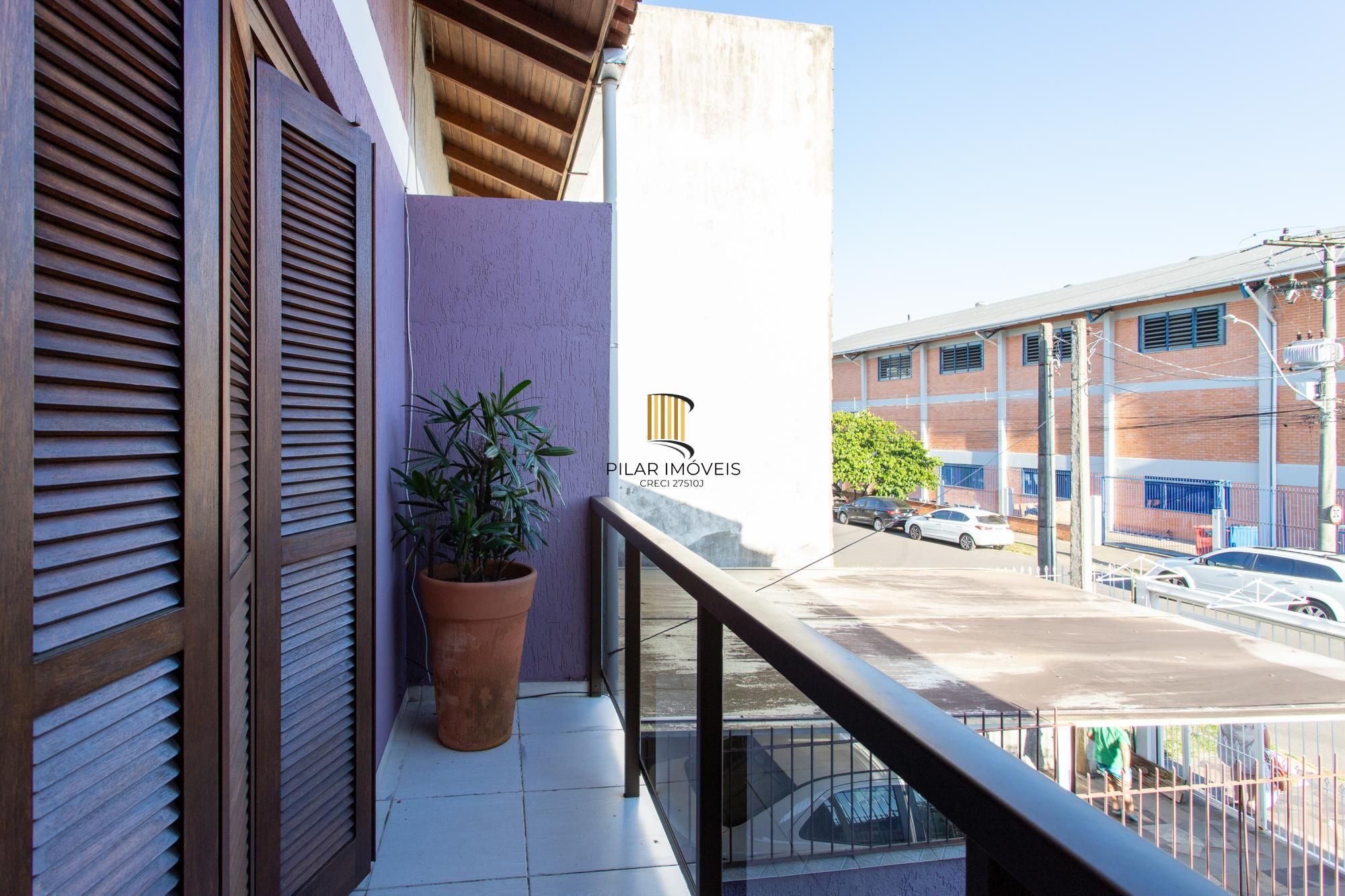 Casa 3 dormitórios no bairro Hípica