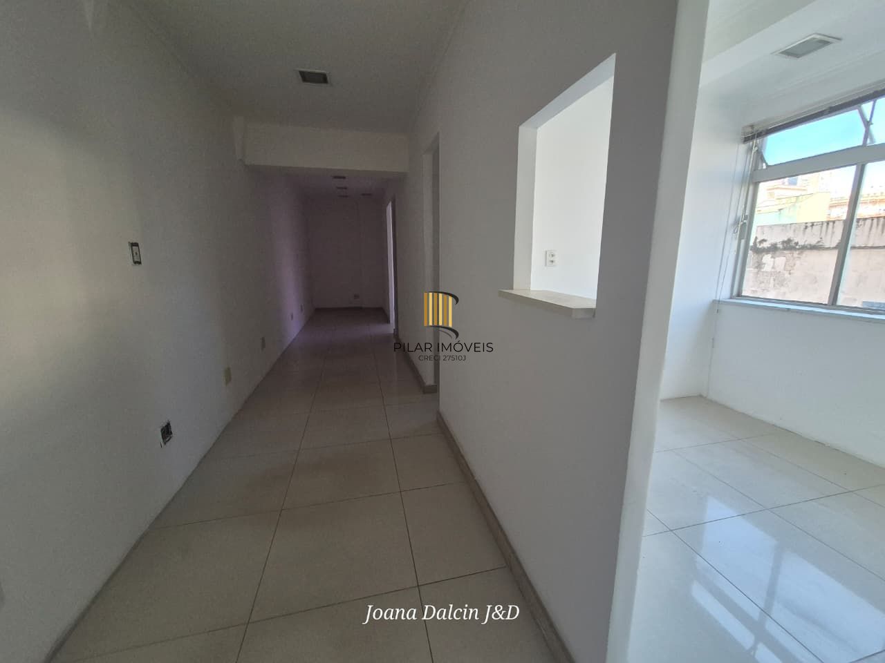 Excelente sala comercial na Galeria Malcon na Andradas