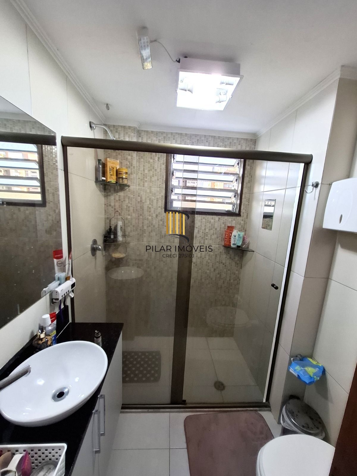 Apartamento de 2 dormitórios, 1 banheiro no bairro Trsiteza.