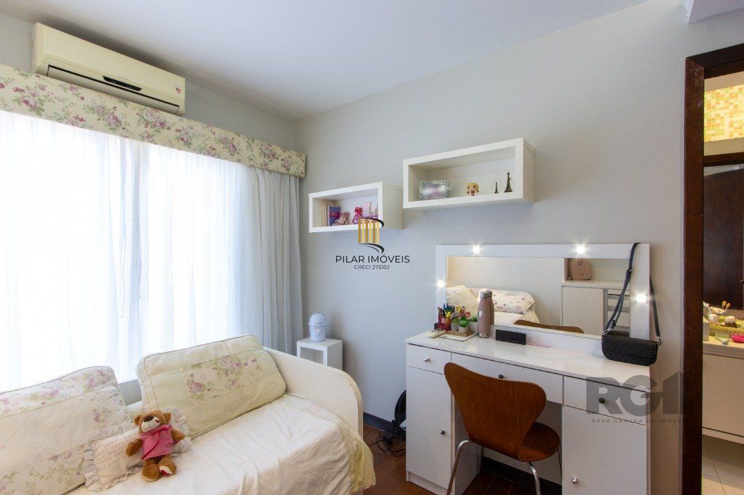 Casa 5 dormitórios no bairro Teresópolis