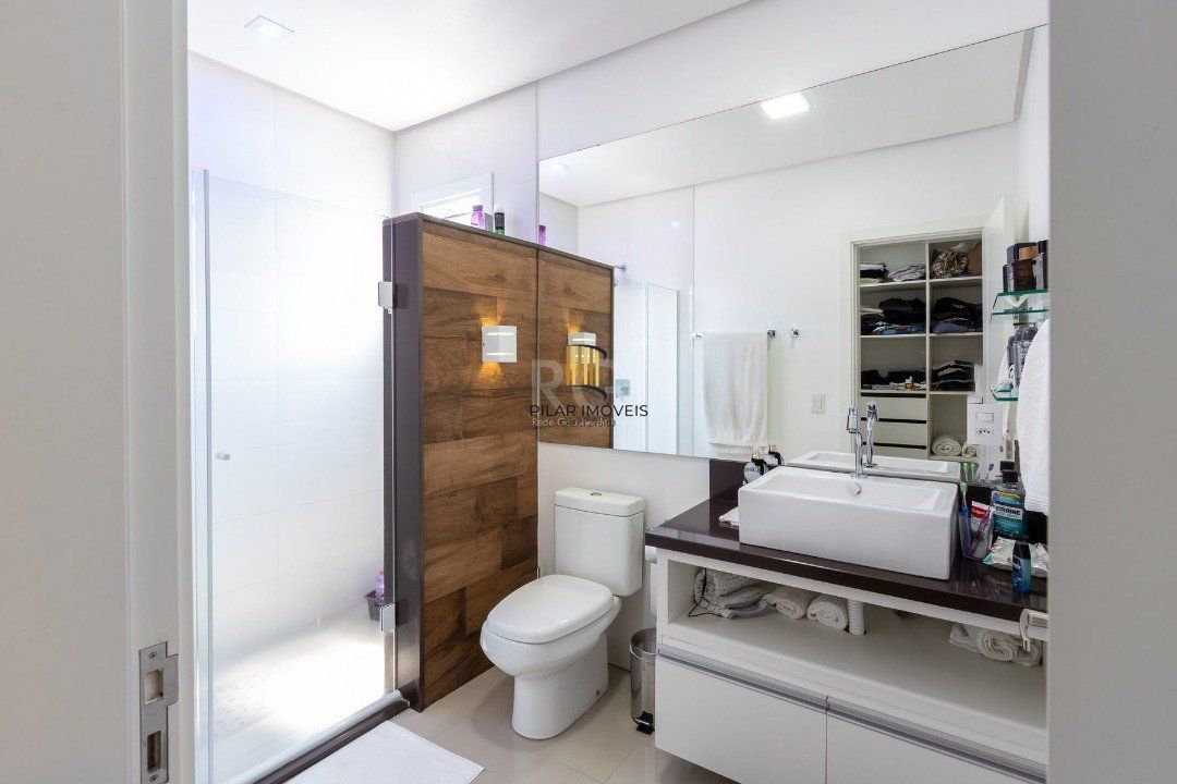Casa para Venda - 420m², 3 dormitórios, sendo 3 suites, 8 vagas - Ipanema