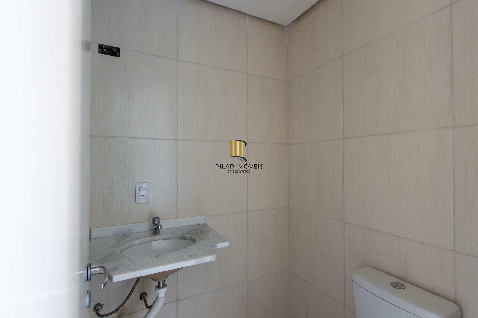 Apto com 3 dormitórios suíte e box coberto ( nunca habitado e reformado )