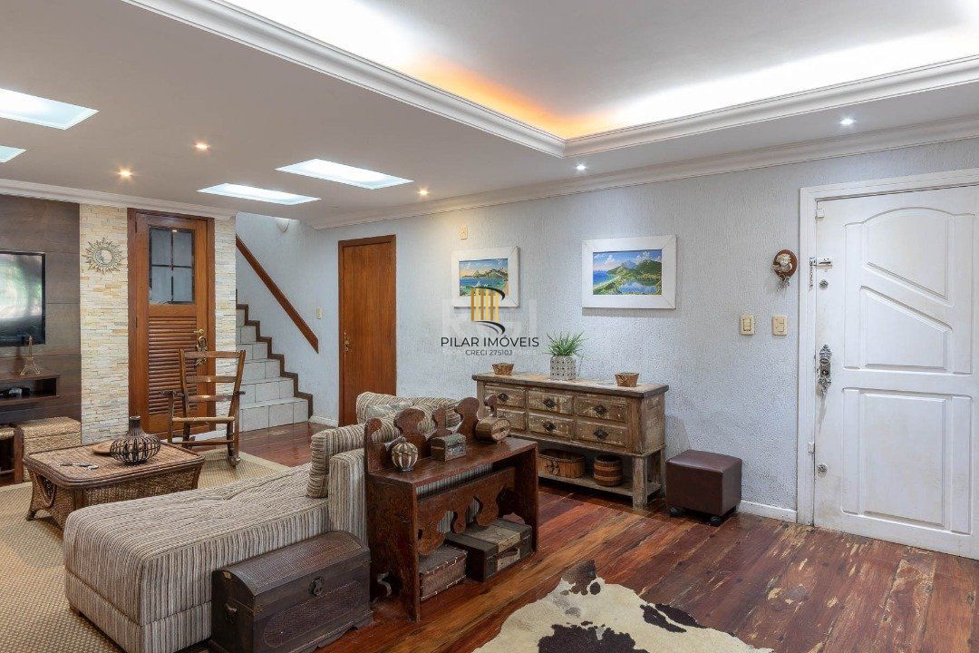 Casa para Venda com 3 dormitórios, sendo 1 suites e 4 vagas no bairro Ipanema
