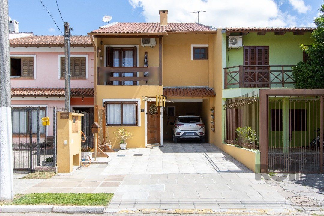 Casa com 3 dormitórios, sendo 1 suíte para venda  no bairro Hípica