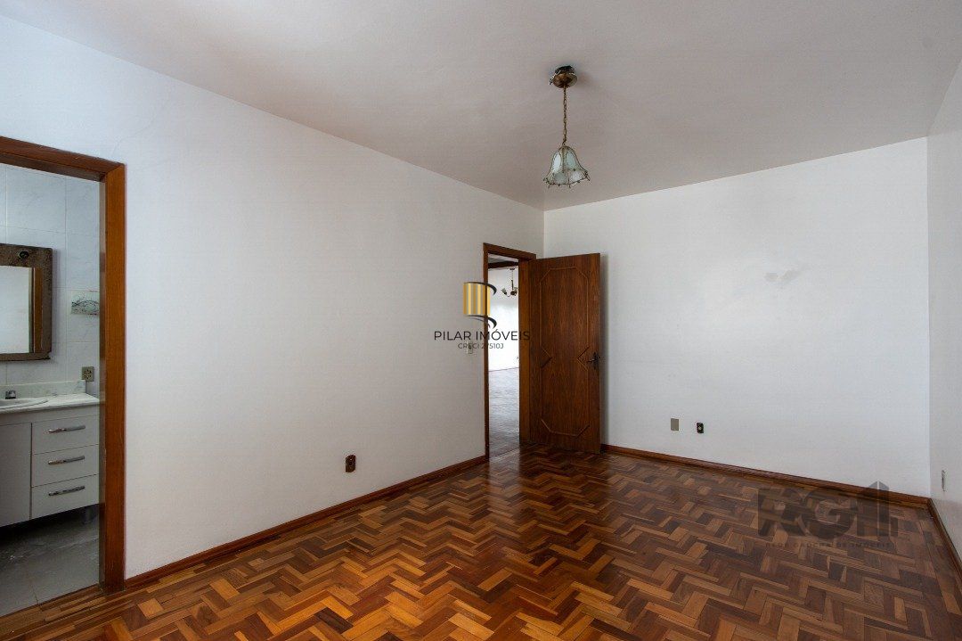 Casa 4 dormitórios no bairro Nonoai