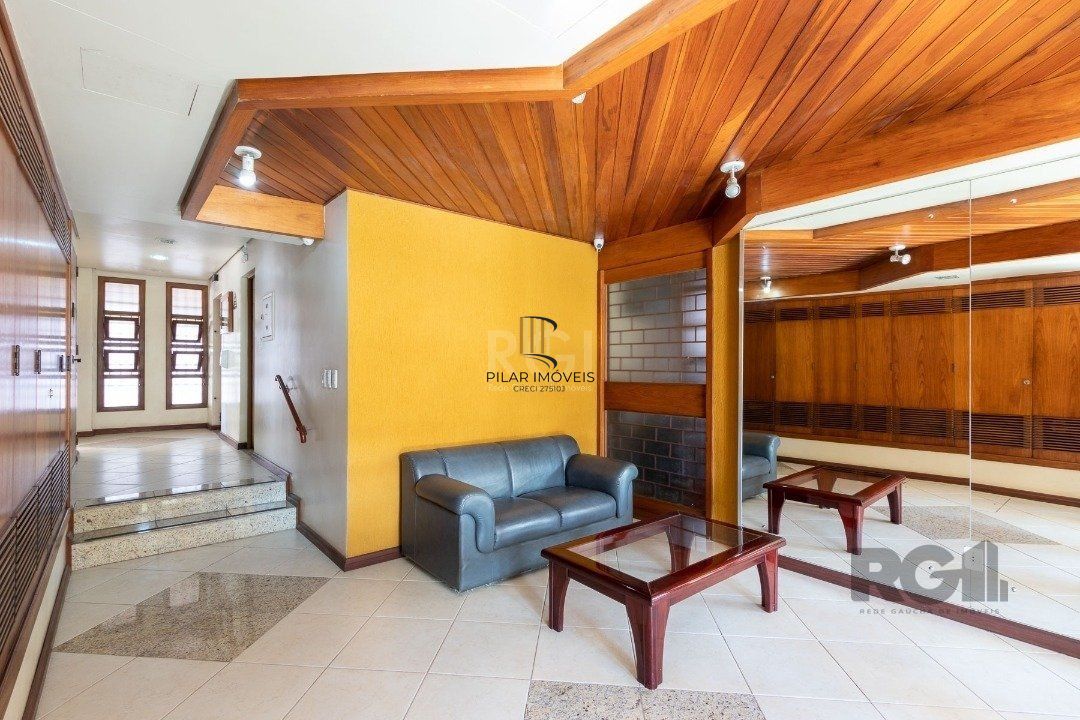 Apartamento de 64,04m², com  2 quartos, com vaga de garagem coberta e escriturada, esquina com a Av. Wenceslau Escobar.