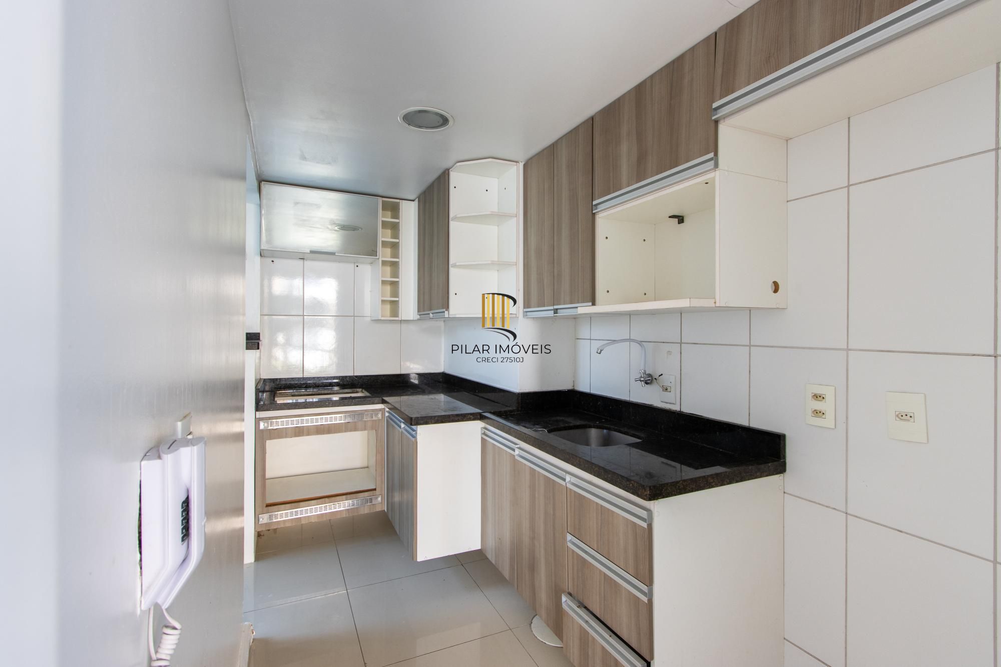 Apartamento térreo desocupado com  2 dormitórios I bairro Hipica