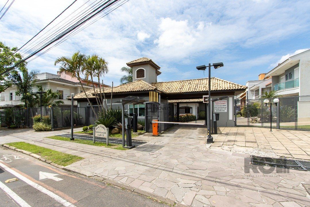 Casa de Condomínio 5 dormitórios no bairro Sarandi