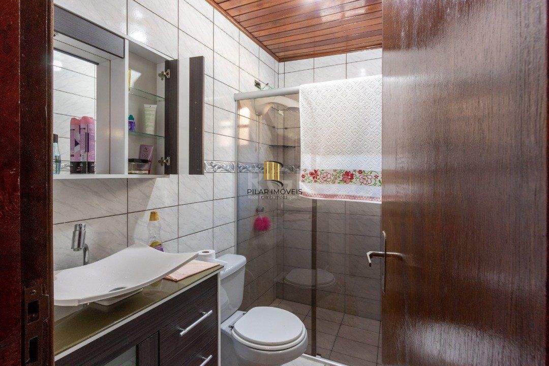 Casa para Venda - 240m², 6 dormitórios, sendo 3 suites, 2 vagas - Glória
