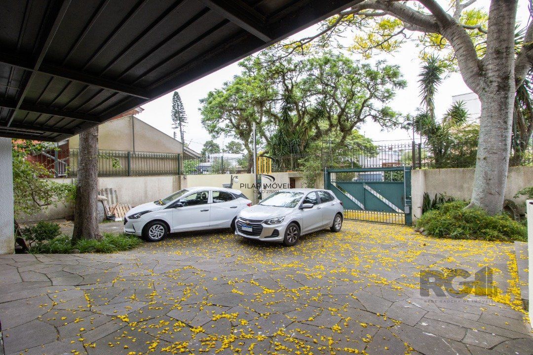 Casa para Venda - 645m², 4 dormitórios, sendo 4 suites, 11 vagas - Tristeza