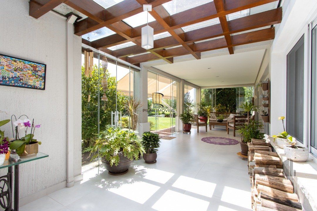Excelente residência no Condomínio Terra Ville com aproximadamente 474,74m² privativos.