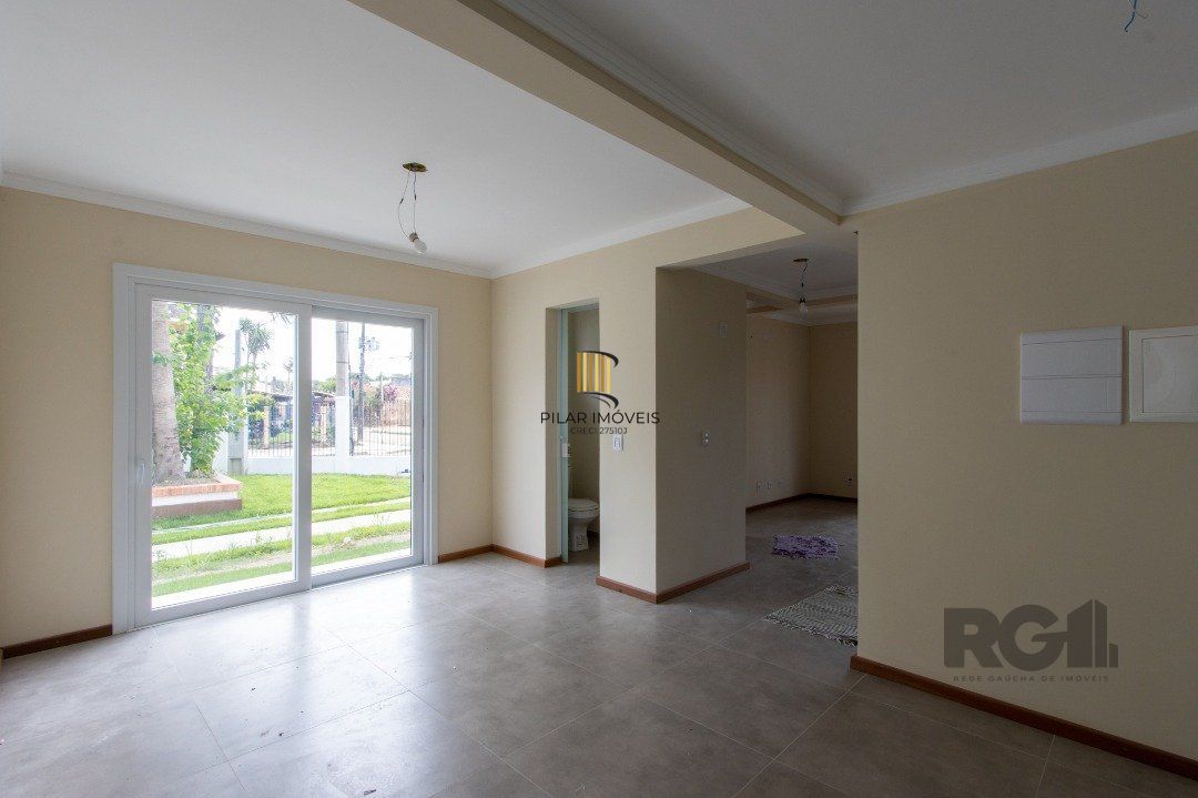Casa 2 dormitórios no bairro Guarujá