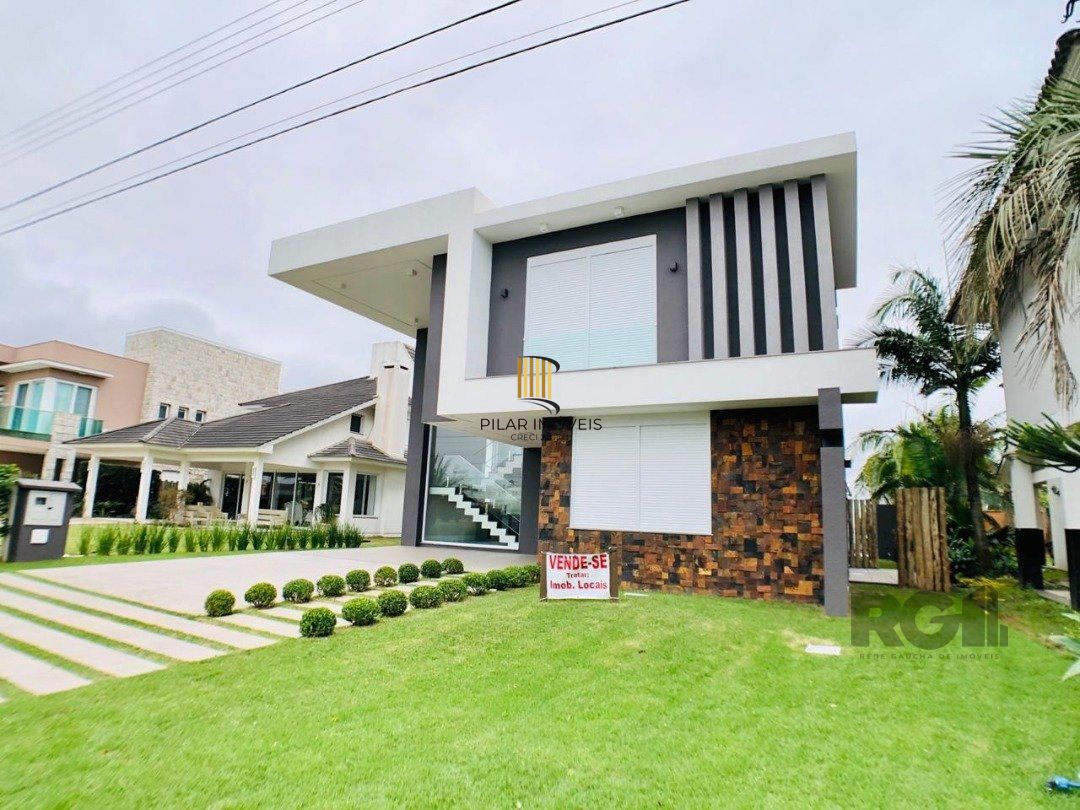 Casa de Condomínio 4 dormitórios no bairro Centro