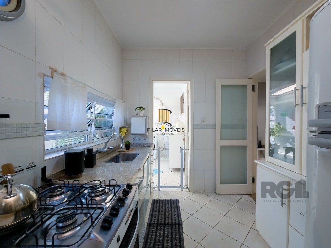 CASA TÉRREA REFORMADA, 3 QUARTOS, SUITE, PÁTIO - BAIRRO CRISTAL