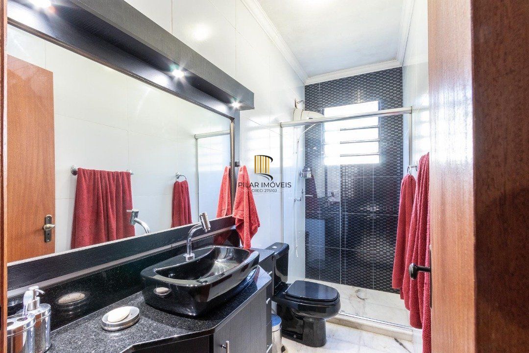Casa para Venda - 250m², 3 dormitórios, sendo 1 suites, 3 vagas - Tristeza