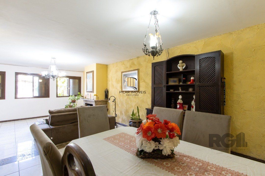 Sobrado para Venda - 170m², 3 dormitórios, sendo 1 suites, 2 vagas - Serraria