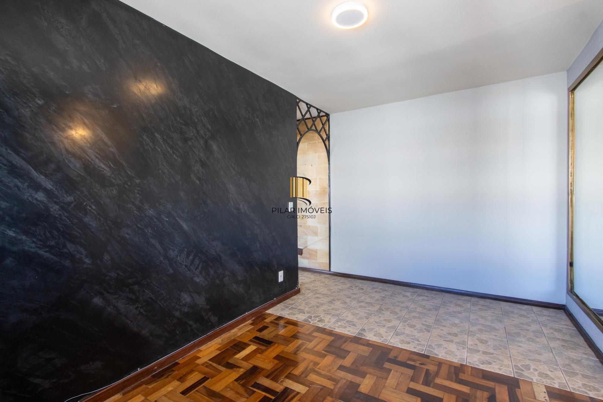 Apartamento de 3 quartos reformado, 1 banheiro - Bairro Camaquã.