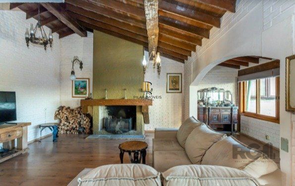 Casa no Bairro Vila Assunção com 4 dormitórios sendo 1 suíte e vista para o Guaíba