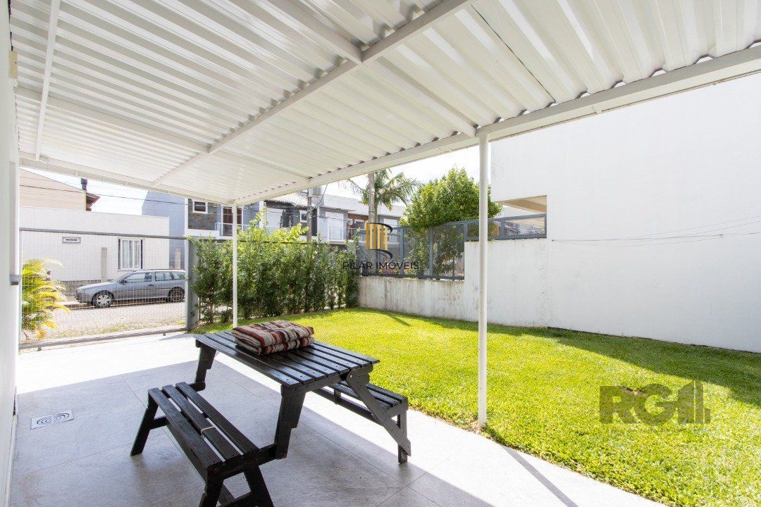 Casa 2 dormitórios no bairro Hípica