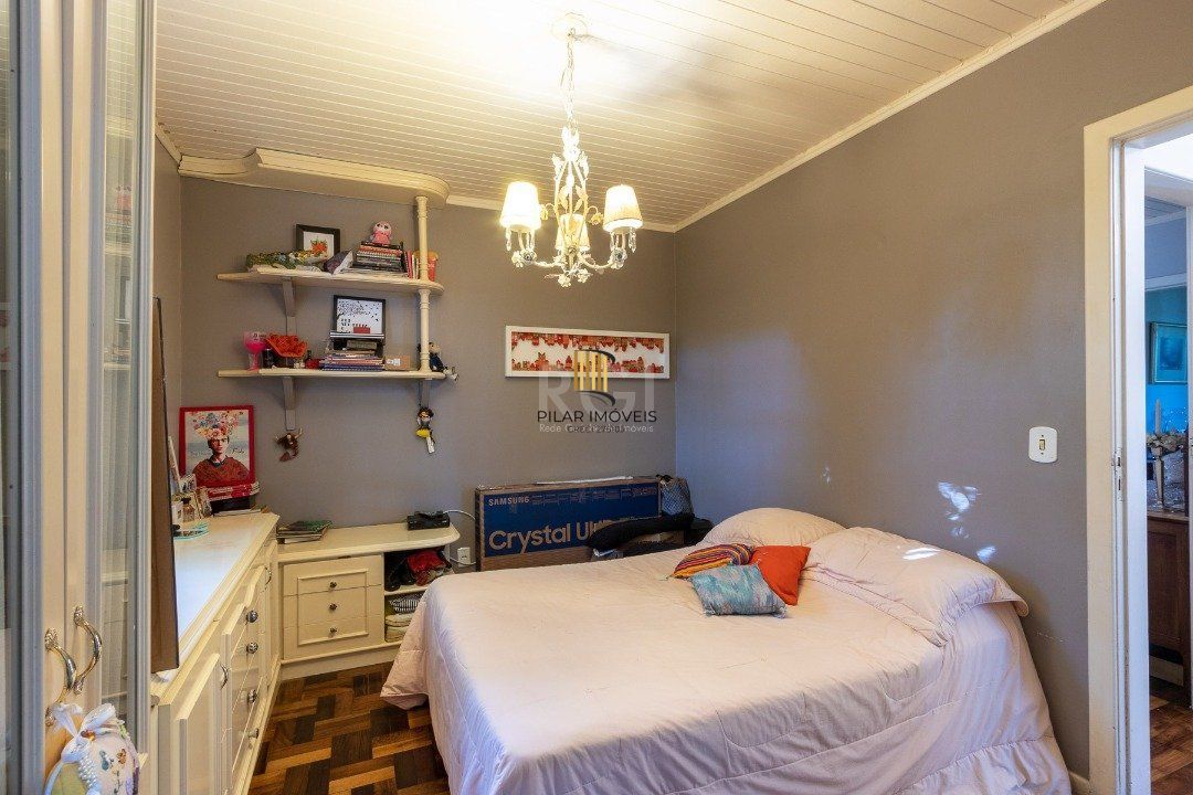 Casa para Venda - 192m², 4 dormitórios, sendo 3 suites, 4 vagas - Tristeza