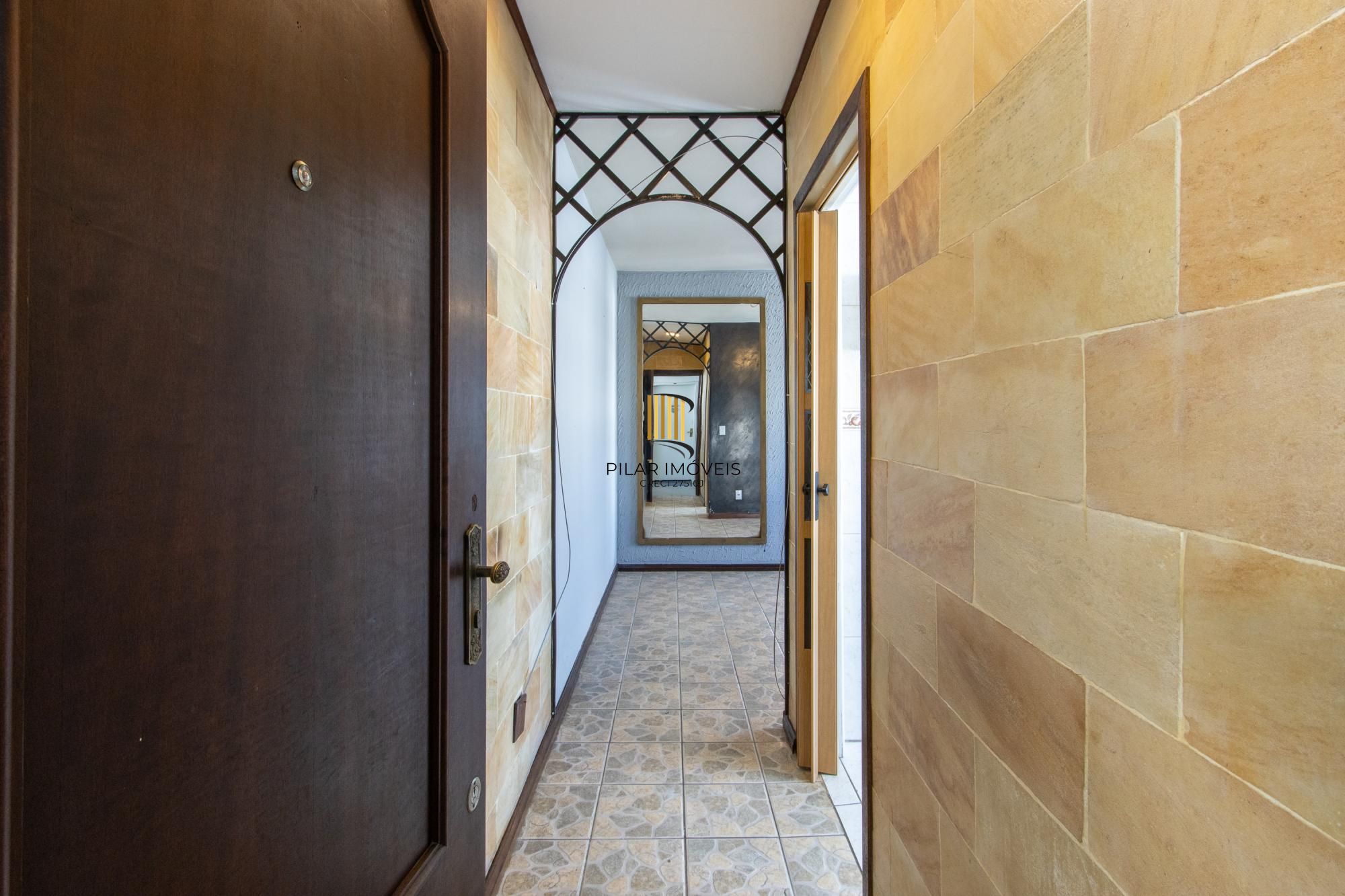 Apartamento de 3 quartos reformado, 1 banheiro - Bairro Camaquã. - Pilar Imóveis