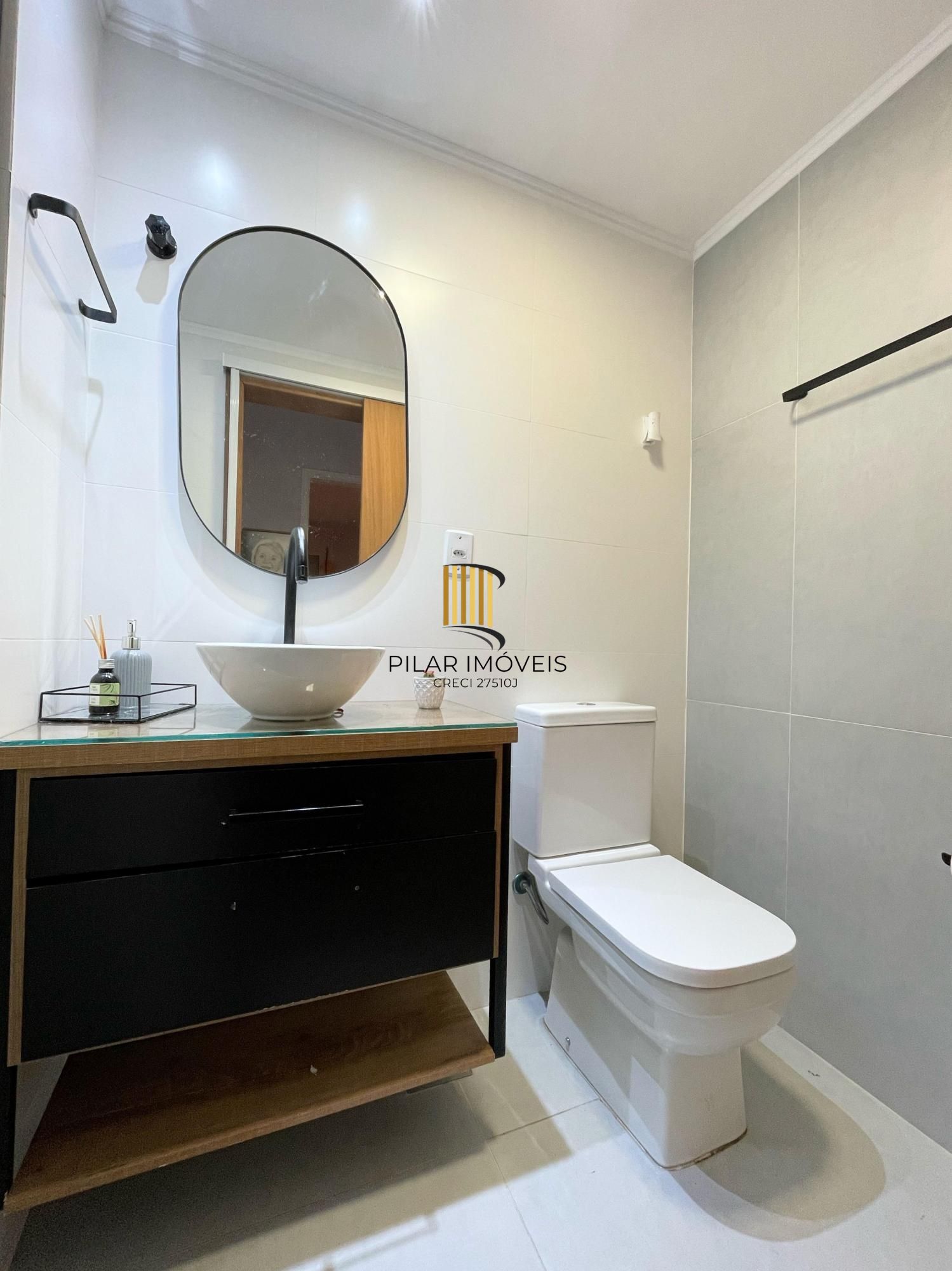 Apartamento com linda vista definida para o Rio Guaíba ? amplo, arejado e com sol da tarde!