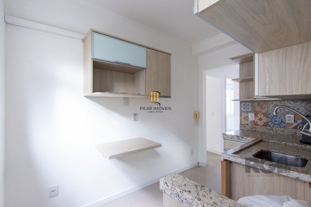Apartamento reformado,  2 quartos, elevador - Centro Histórico