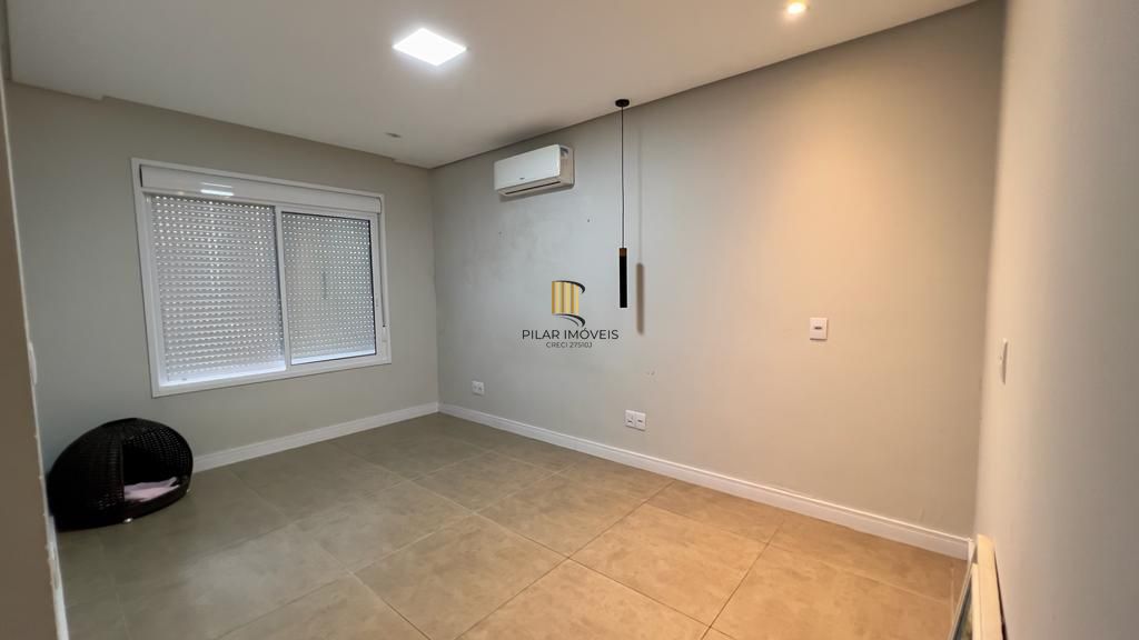 Casa térrea com piscina  no Guarujá