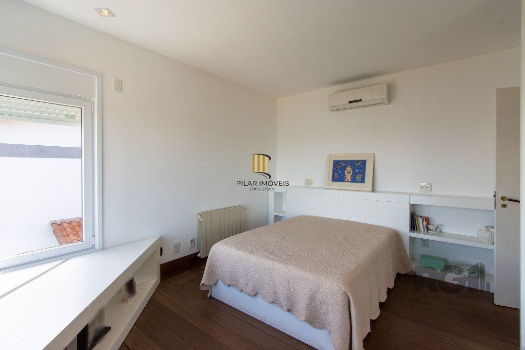 Casa deslumbrante vista do Guaiba, 3 dormitórios, sendo 1 suite master com closet e banheira de hidro com vista para o rio