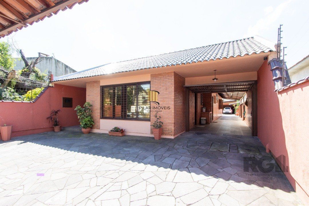 Casa 4 dormitórios no bairro Tristeza