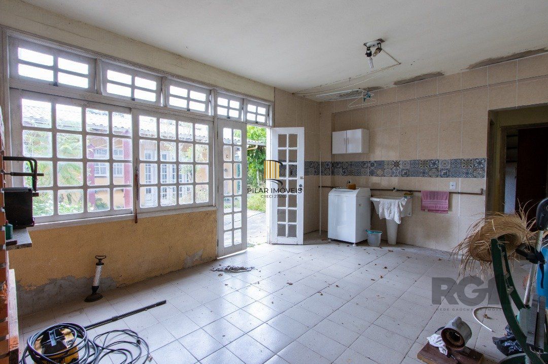 Casa para Venda - 239m², 5 dormitórios, sendo 1 suites, 2 vagas - Hipica