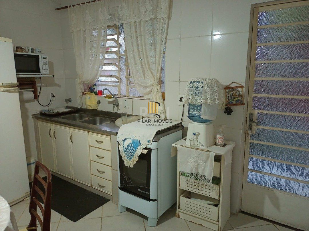 Casa para Venda - 220m², 3 dormitórios, sendo 1 suites, 1 vaga - Camaquã