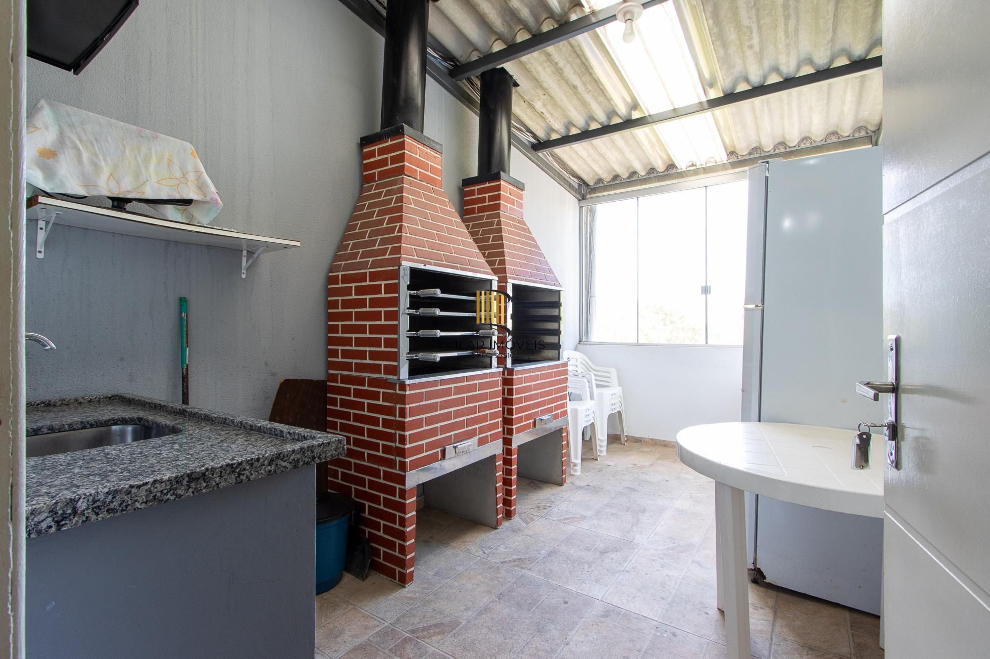 Apartamento com 1 quarto com vaga coberta e escriturada no bairro Cristal.