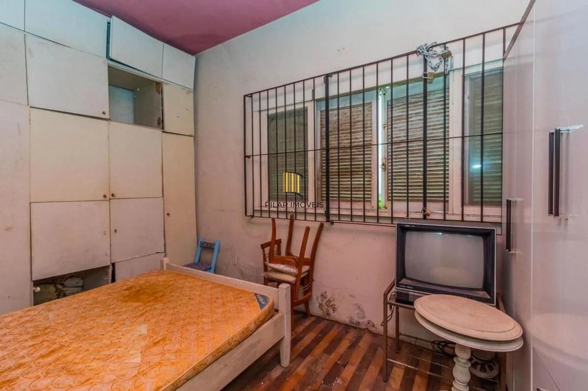 Casa com 5 dormitórios e 3 vagas no bairro Assunção