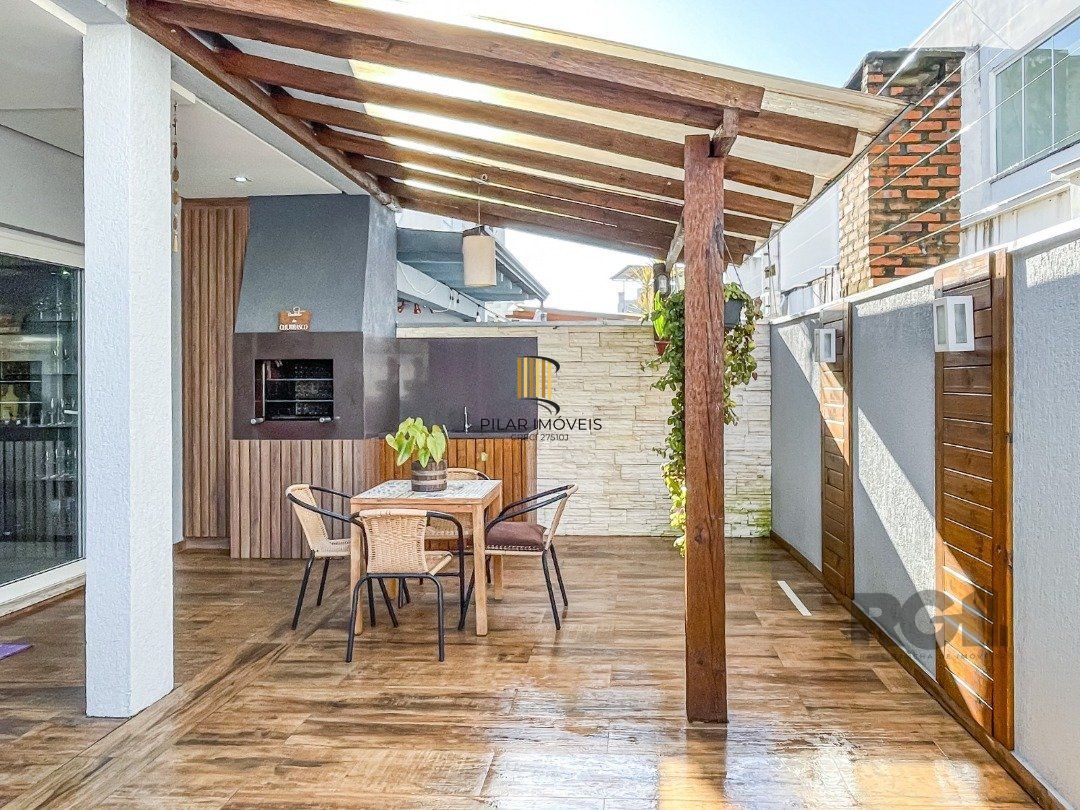 Casa de Condomínio 4 dormitórios no bairro Hípica