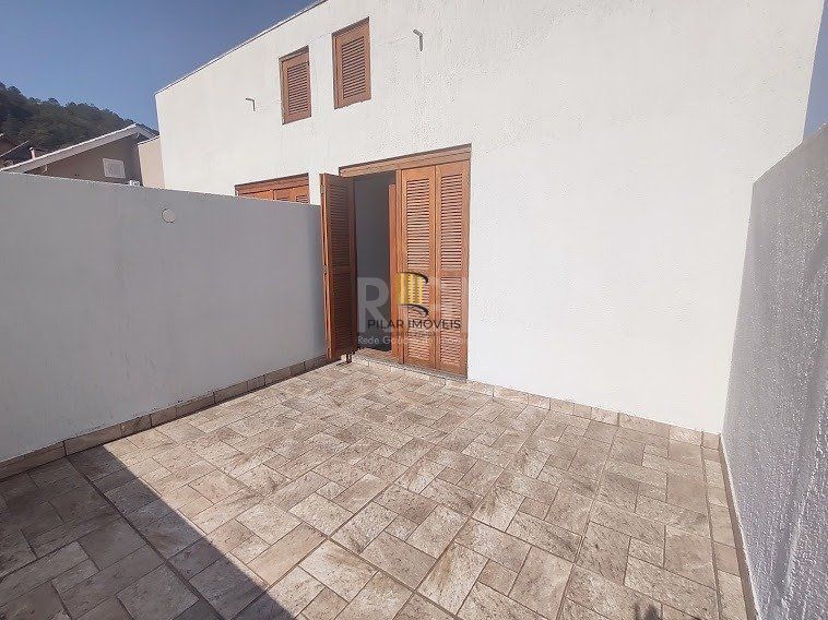 Casa 2 dormitórios no bairro Guarujá