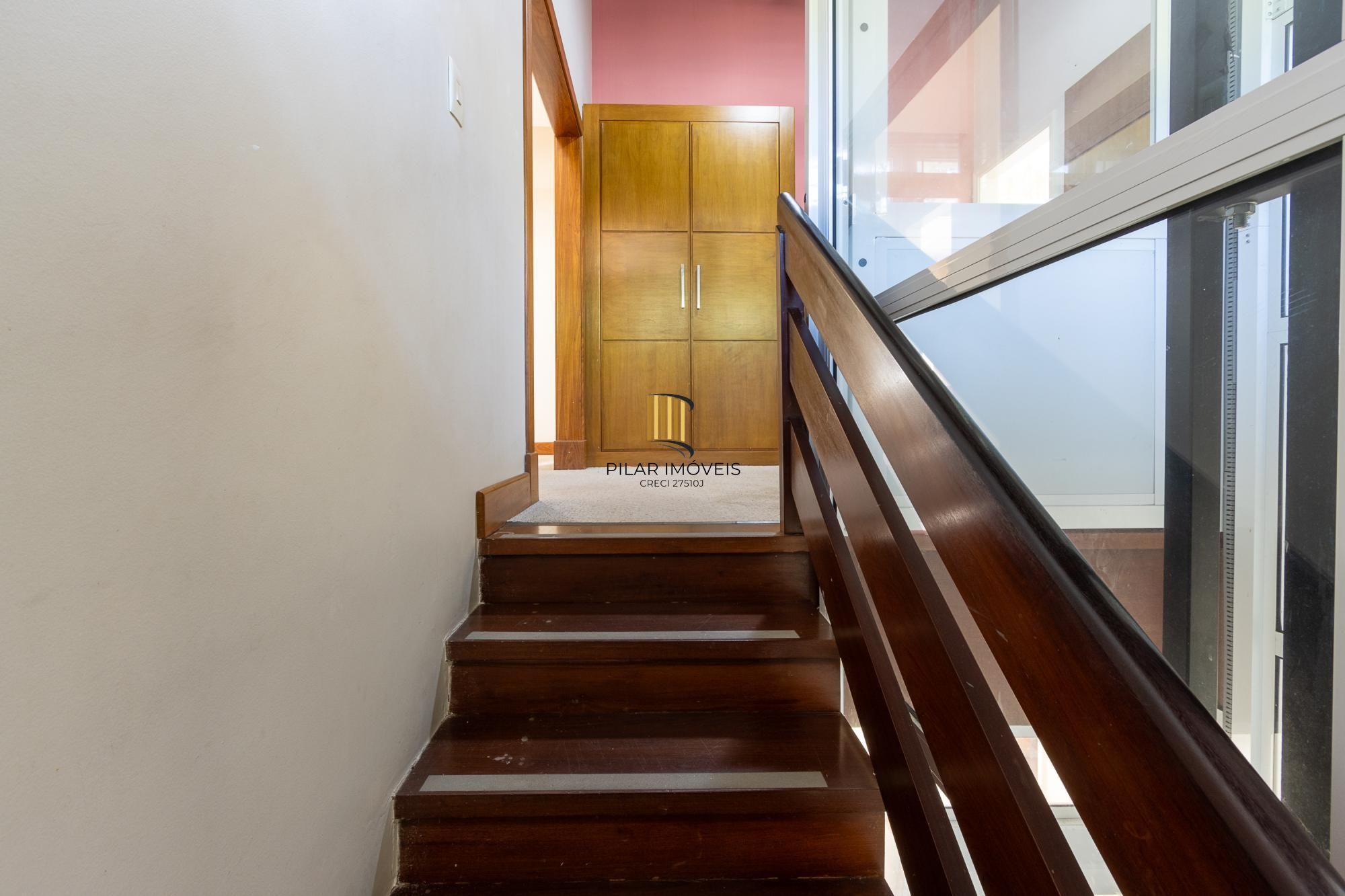 Residência em endereço nobre na Vila Assunção, com vista privilegiada para o Guaíba e clubes náuticos!