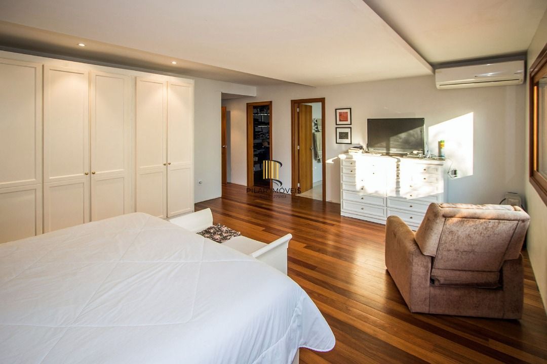 Casa para Venda - 420m², 4 dormitórios, sendo 3 suites, 5 vagas - Tristeza