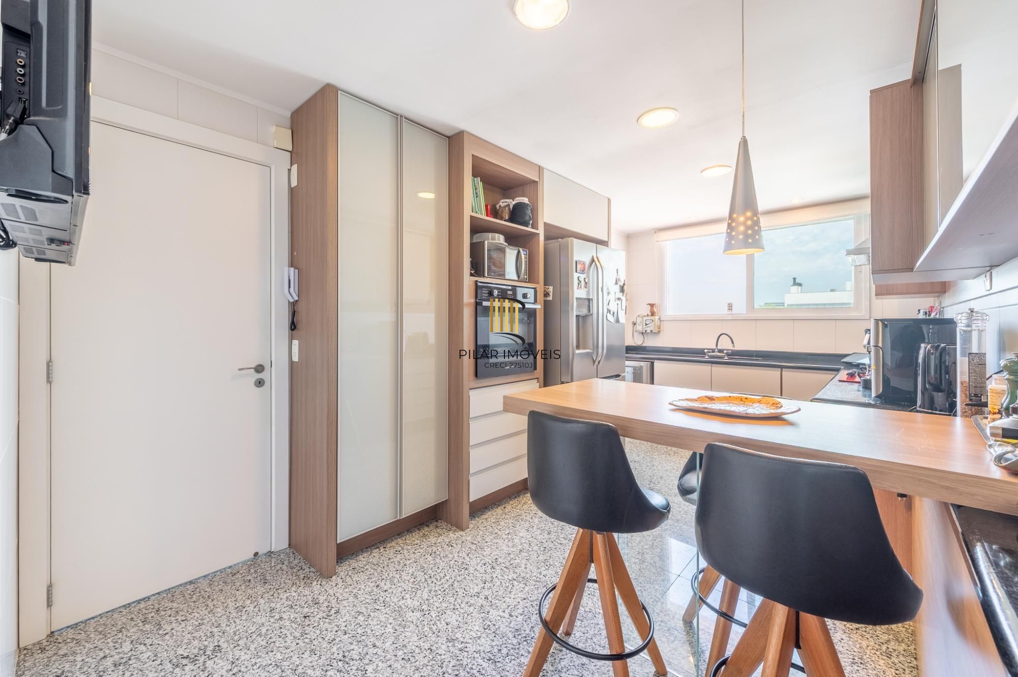 Apartamento com 204m², 3 dorm, 5 vagas no Petrópolis