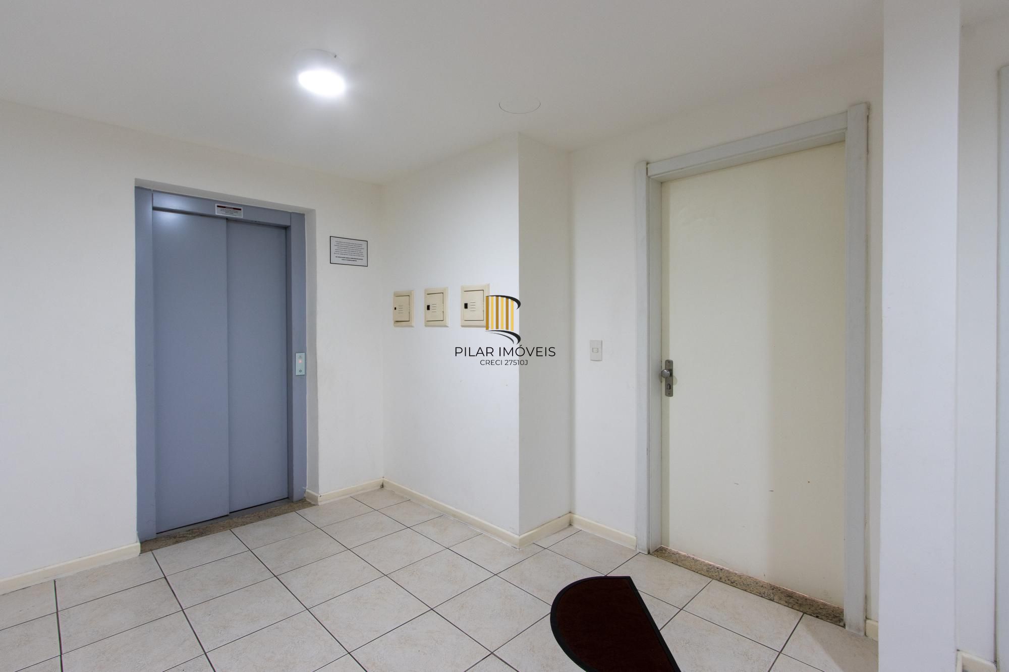 Apartamento no Bairro Cristal de 3 dormitórios,1 Suíte, Semi mobiliado com 1 vaga escriturada