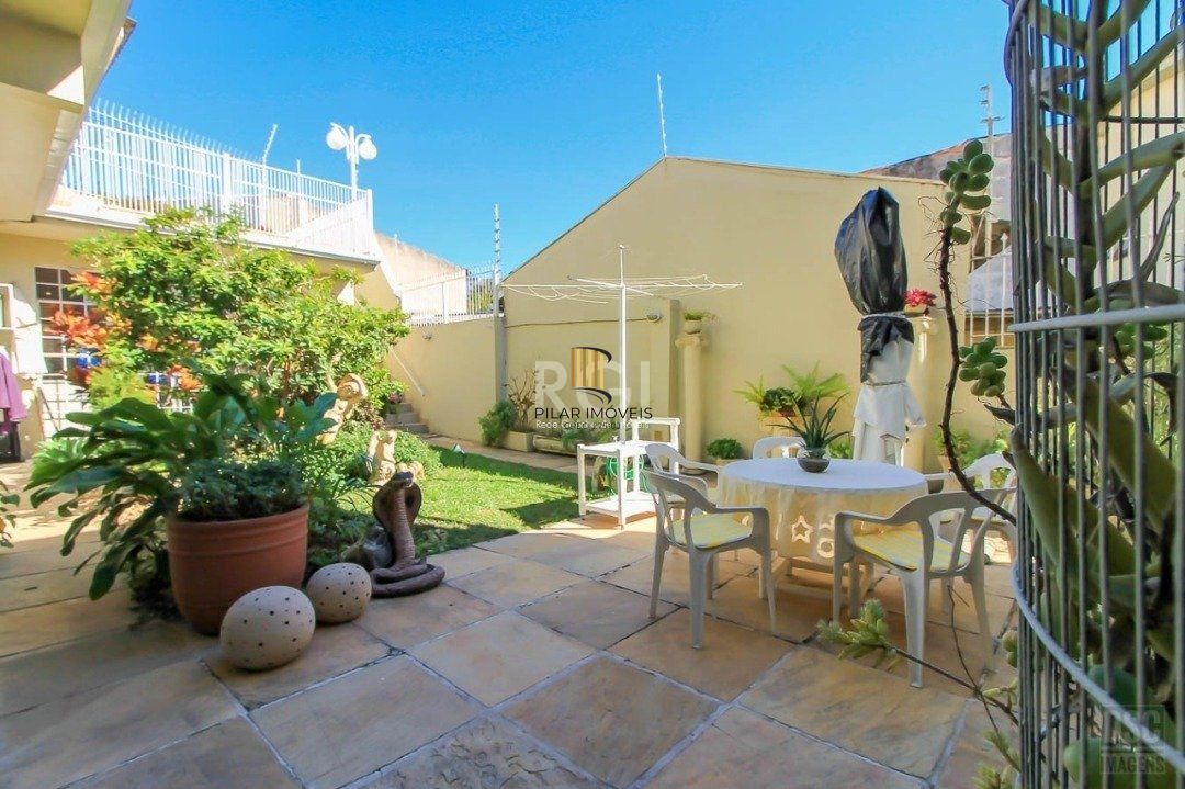casa Living para 3 ambientes com lavabo, cozinha com pia e armários planejados