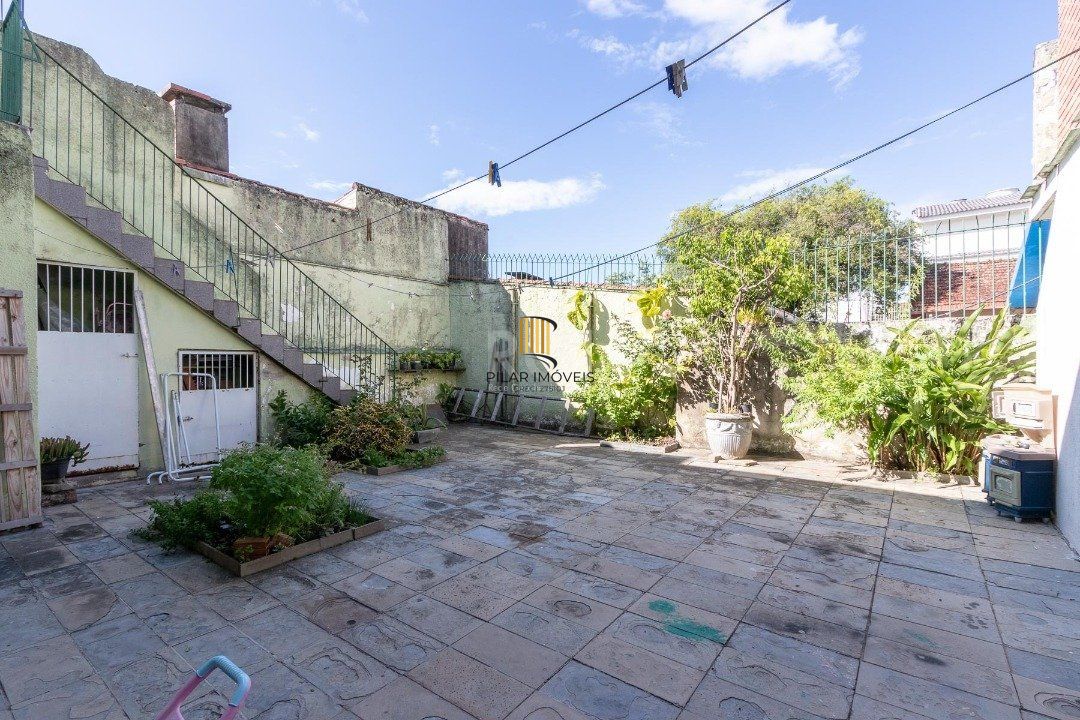 Casa para Venda - 280m², 3 dormitórios, sendo 1 suites, 2 vagas - Nonoai