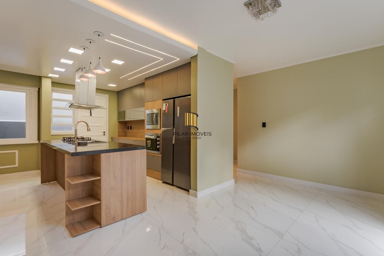 Casa de 3 dormitórios á venda no Jardim Lindóia em Porto Alegre