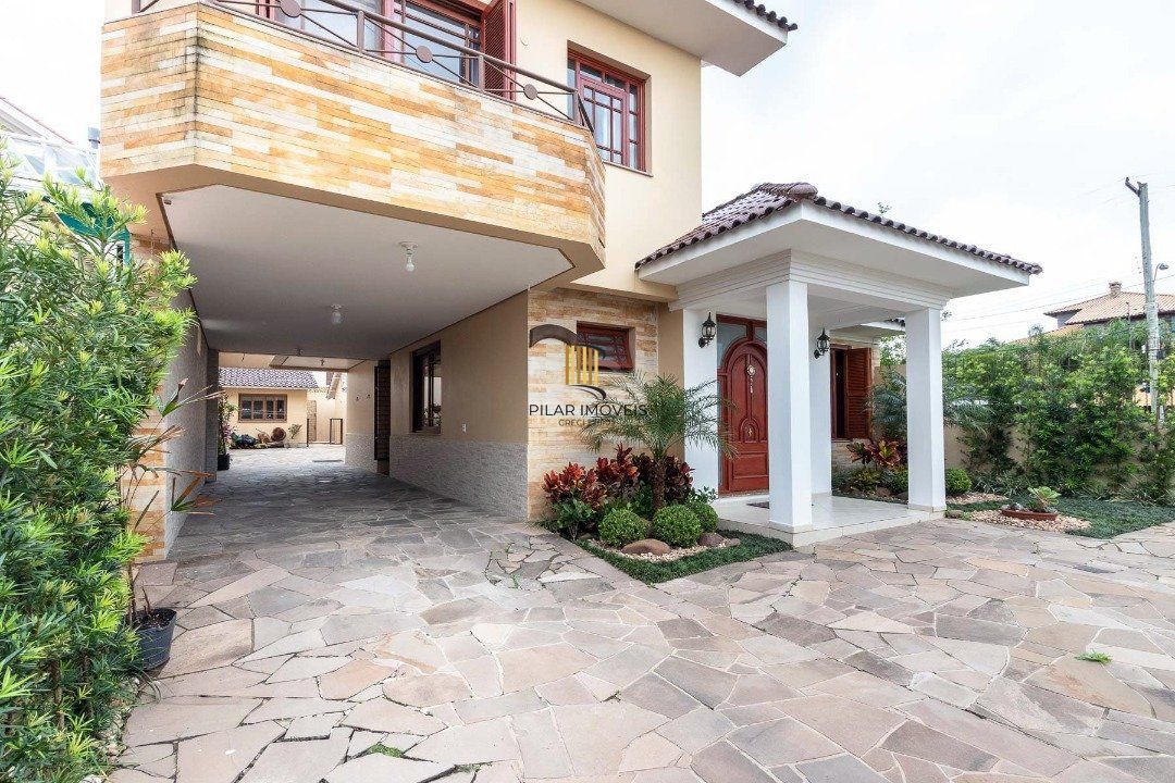 Casa para Venda - 293.76m², 3 dormitórios, sendo 1 suites, 6 vagas - Guarujá
